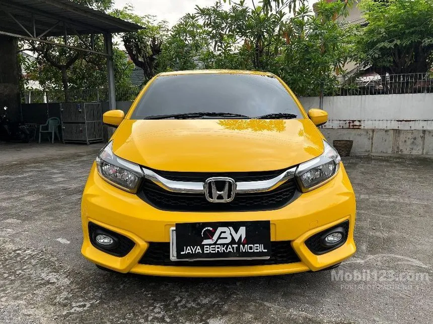 Jual Mobil Honda Brio 2022 E Satya 1.2 di Jawa Timur Automatic Hatchback Kuning Rp 170.000.000