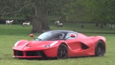 Crazy Rich Inggris Perlakukan Ferrari LaFerrari Seenaknya
