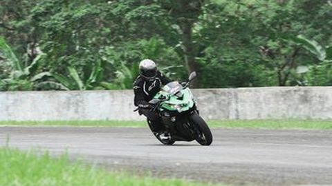 Kawasaki Ninja ZX-25R Layak Disebut Lebih Tangguh Dari CBR250RR dan R25