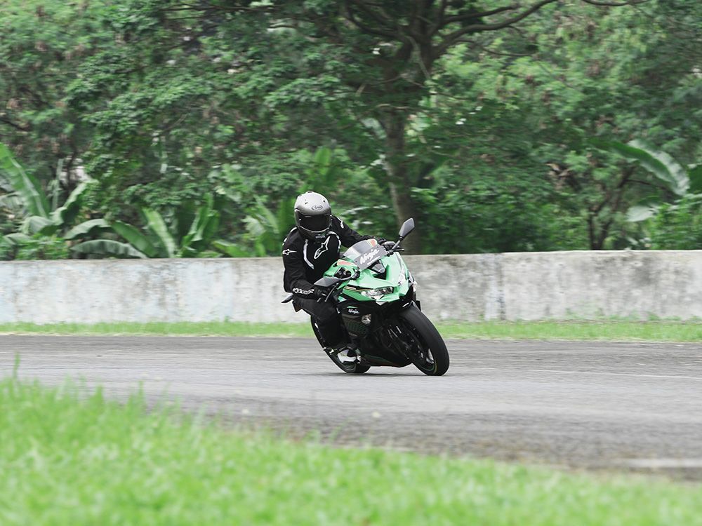 Kawasaki Ninja ZX-25R Layak Disebut Lebih Tangguh Dari CBR250RR dan R25