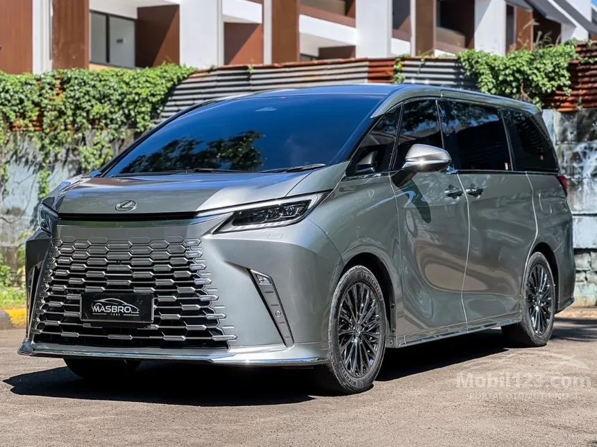 2024 Lexus LM 350h 7 Seater MPV