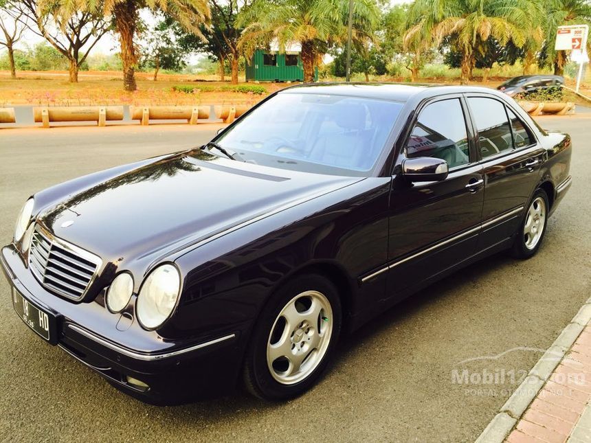 2000 Mercedes-Benz E240 W210 Sedan