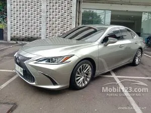 2018 Lexus ES 300h 2.5 Ultra Luxury Sedan