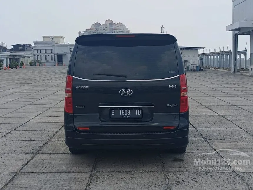 2015 Hyundai H-1 Royale Next Generation MPV