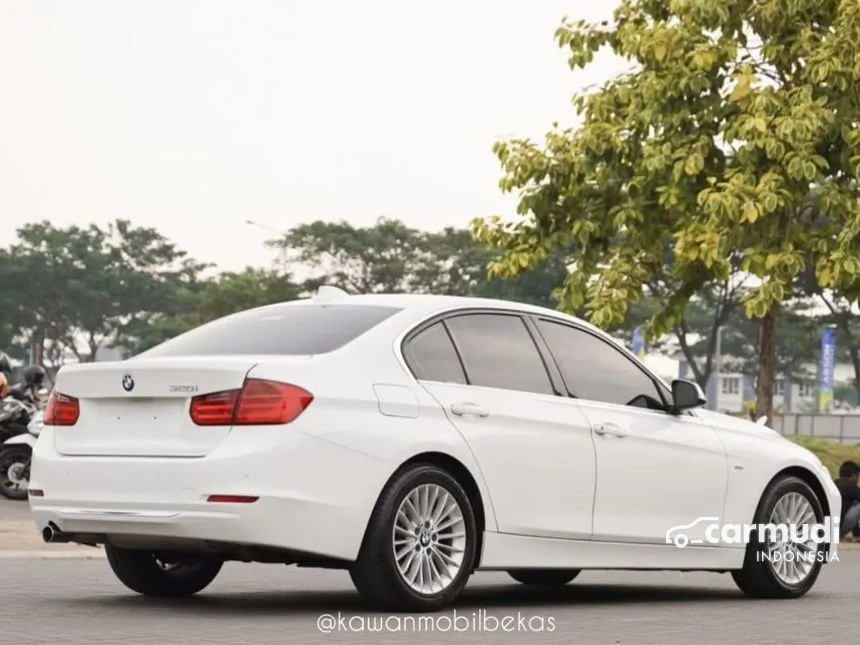 2015 BMW 320i Luxury Sedan