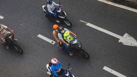 4 Tips Aman Mengendarai Motor saat Liburan Nataru 2023