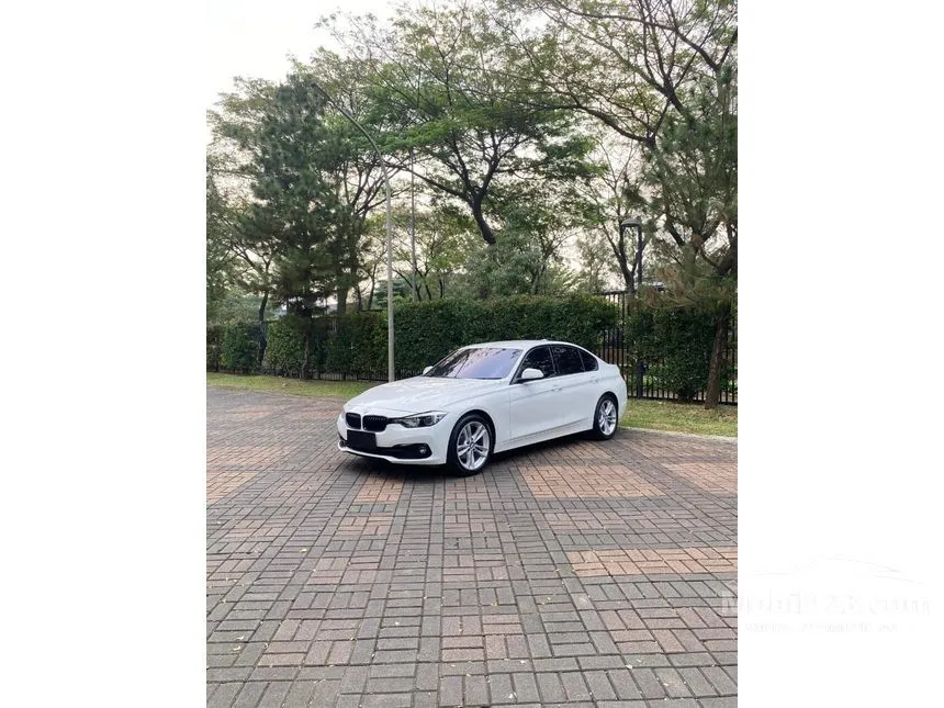 Jual Mobil BMW 320i 2020 Sport 2.0 di Banten Automatic Sedan Putih Rp 455.000.000