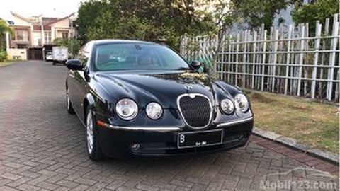 Jaguar S-Type X200: Sedan Klasik Modern yang Mengangkat Nama Jaguar dari Keterpurukan