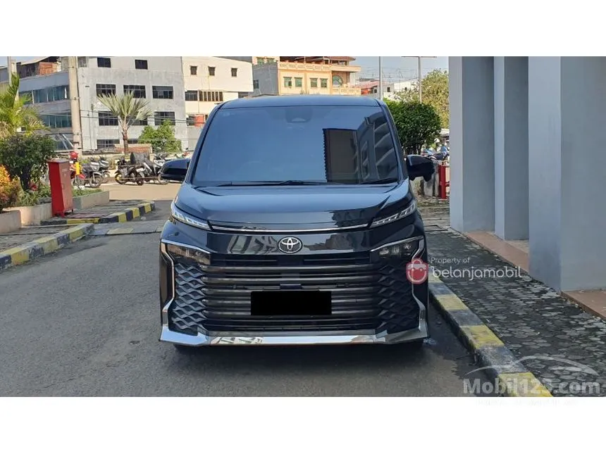 2023 Toyota Voxy (Premium Color) MPV