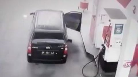 Viral, Video Mobil Terbakar Saat Isi BBM di SPBU Palu