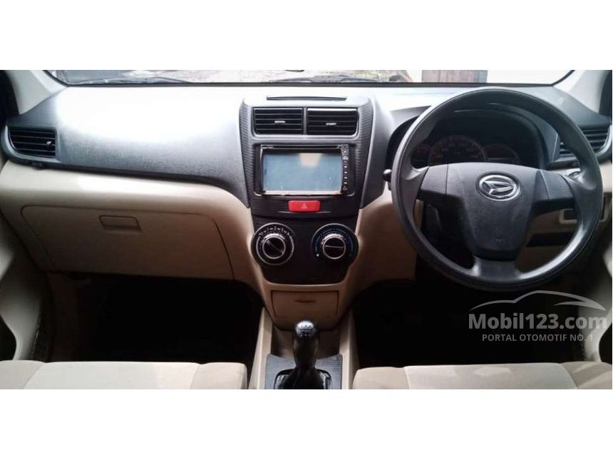 Jual Mobil  Daihatsu  Xenia  2012 M 1 0 di Jawa  Barat  Manual 