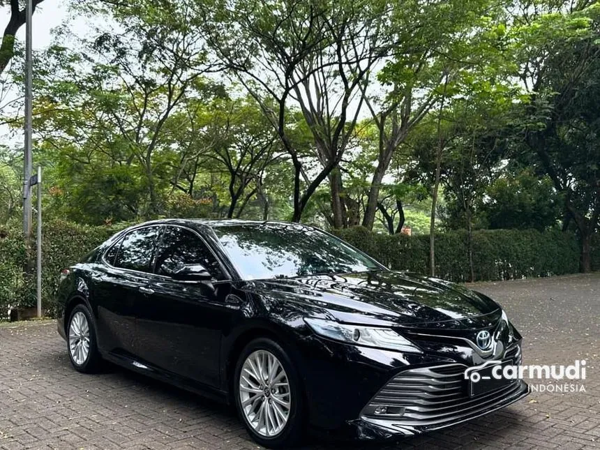 2019 Toyota Camry Hybrid Sedan