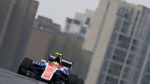 Rio Start di depan Lewis Hamilton