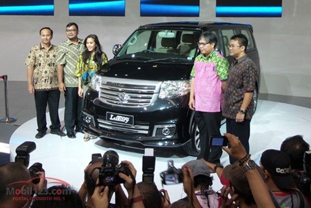 Mungkinkah Suzuki APV Berpintu Geser?