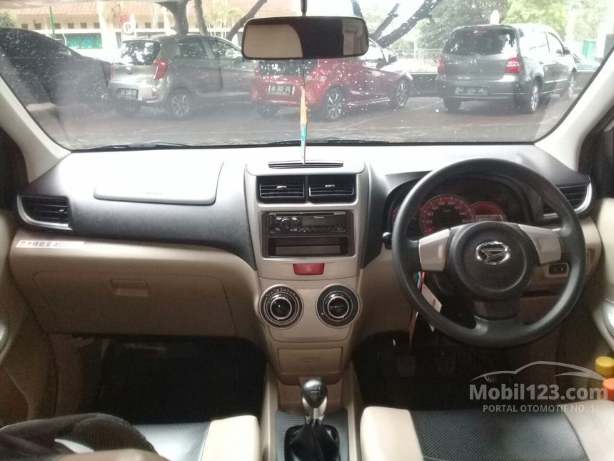 2015 Daihatsu Xenia M DELUXE MPV