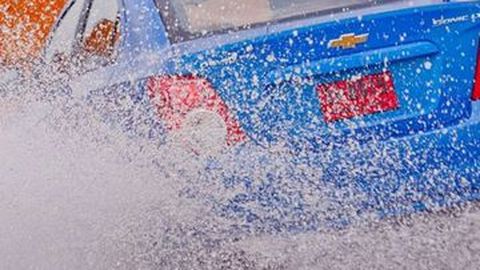 4 Faktor Penyebab Aquaplaning