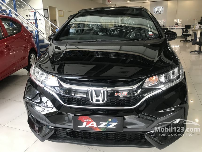 mobil honda jazz hitam