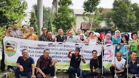 Atasi banjir, Hino Bagikan Pembuat Lubang Biopori