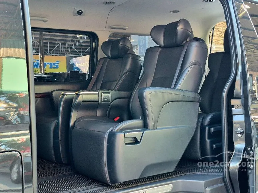 2018 Toyota VENTURY V Van