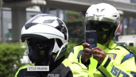 Wah, Tilang Elektronik Ternyata juga Bisa dari Kamera Handphone Polisi