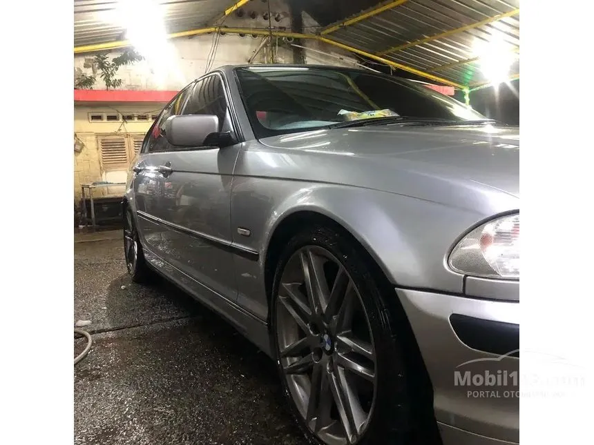 2001 BMW 318i Sedan