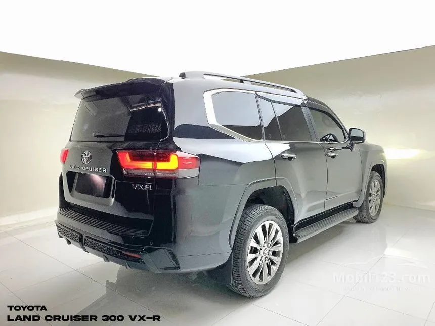 2024 Toyota Land Cruiser 300 VX-R SUV