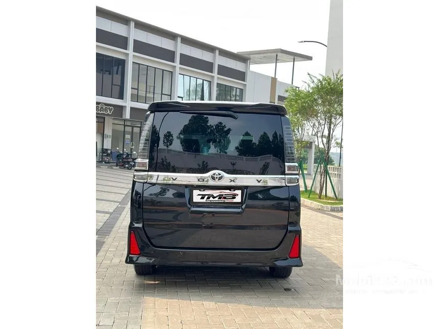 2018 Toyota Voxy MPV