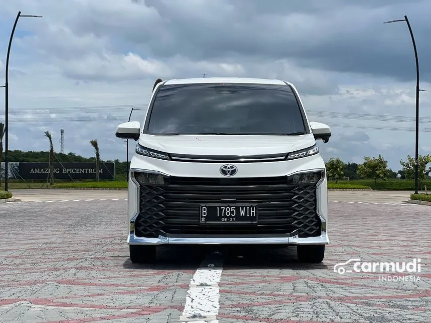 2022 Toyota Voxy (Premium Color) MPV
