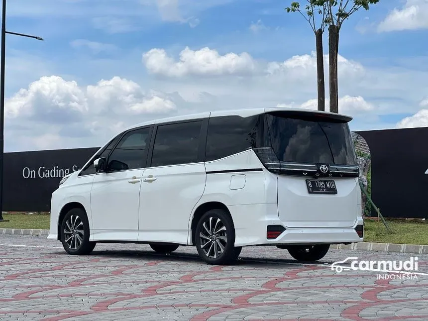2022 Toyota Voxy (Premium Color) MPV