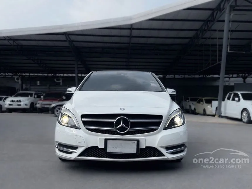2012 Mercedes-Benz B200 BlueEFFICIENCY Hatchback