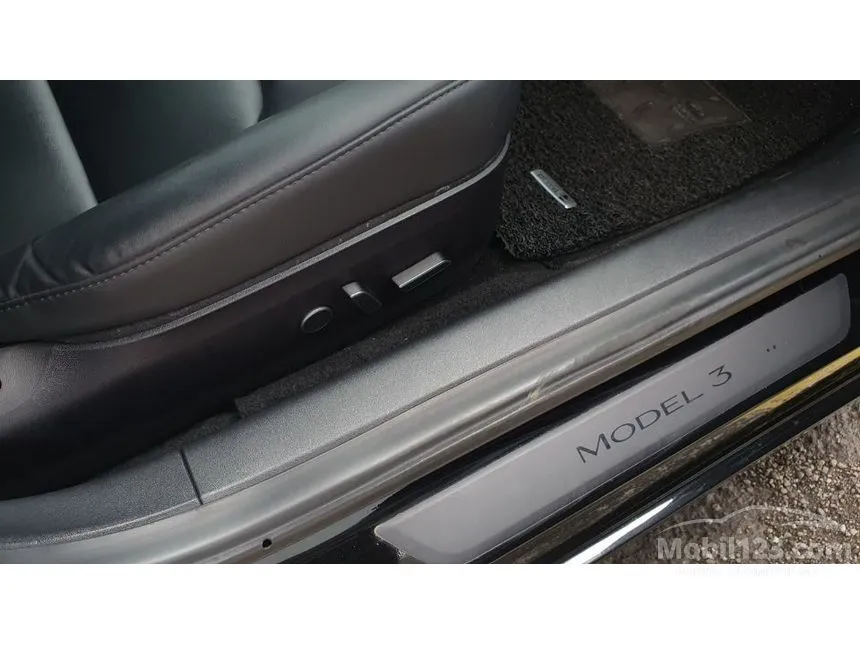 2021 Tesla Model 3 Standard Range Plus Sedan