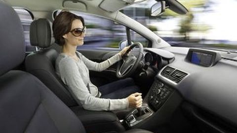 Cara Meningkatkan Kepercayaan Diri di Jalan bagi Ladies Driver