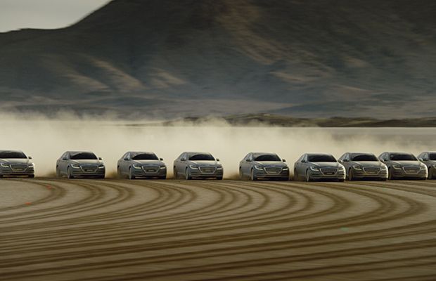 Unik, 11 Hyundai Genesis Bikin Surat Cinta di Gurun Nevada