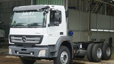 Indonesia Disebut Berpotensi Menjadi Basis Ekspor Truk Mercedes-Benz