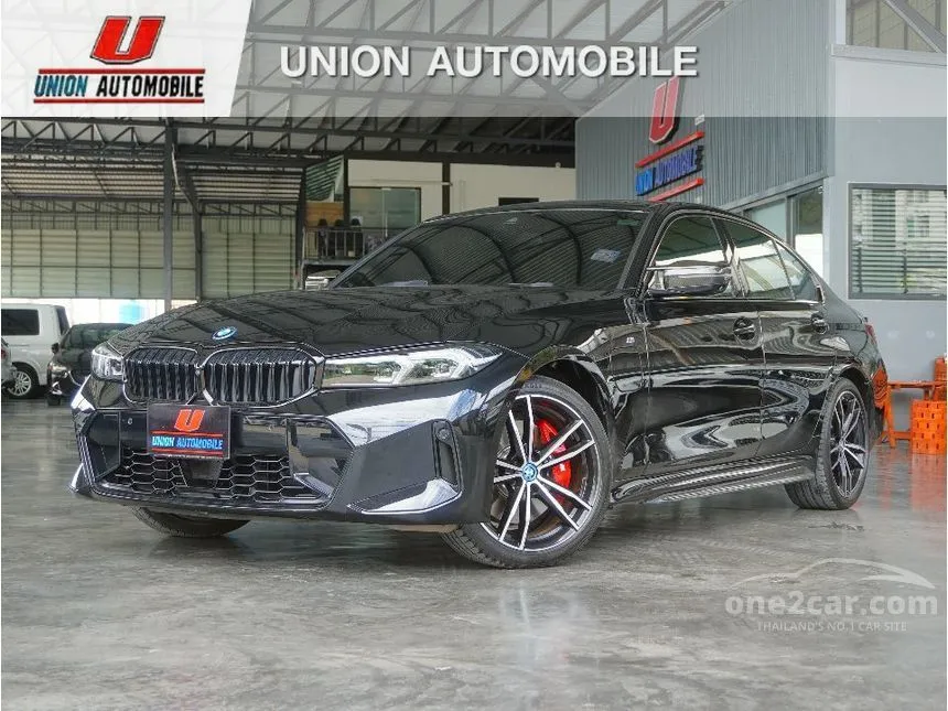 2025 BMW 330e M Sport Sedan