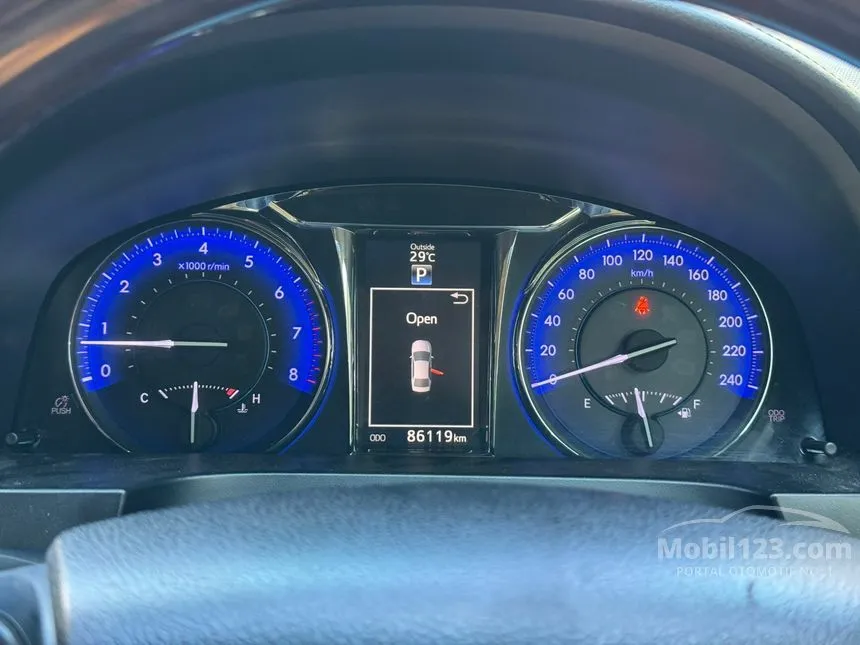 2017 Toyota Camry V Sedan