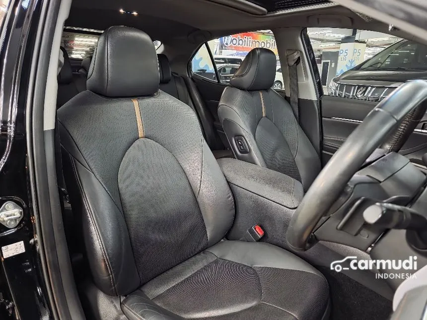 2021 Toyota Camry Hybrid Sedan