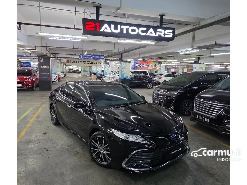2021 Toyota Camry Hybrid Sedan