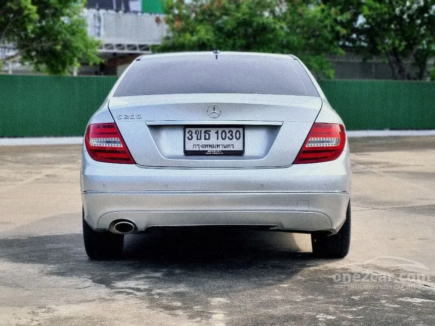 2013 Mercedes-Benz C200 CGI BlueEFFICIENCY Sedan