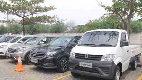 DFSK Serahkan 19 Mobil yang Dipesan Secara Fleet