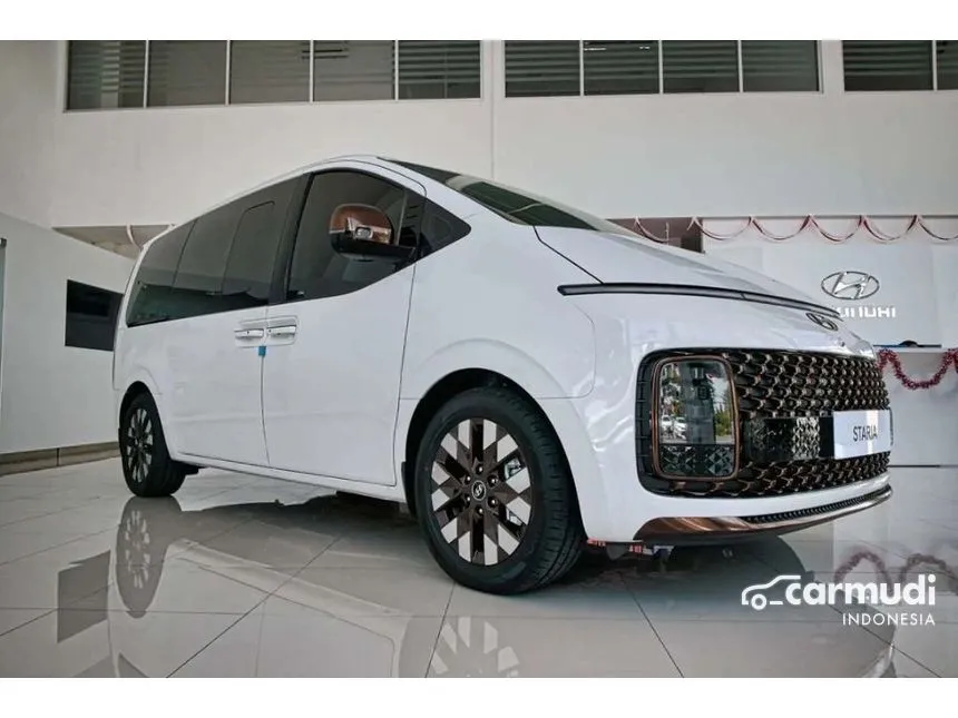 Jual Mobil Hyundai Staria 2024 Signature 7 2.2 di Banten Automatic Wagon Putih Rp 1.040.000.000