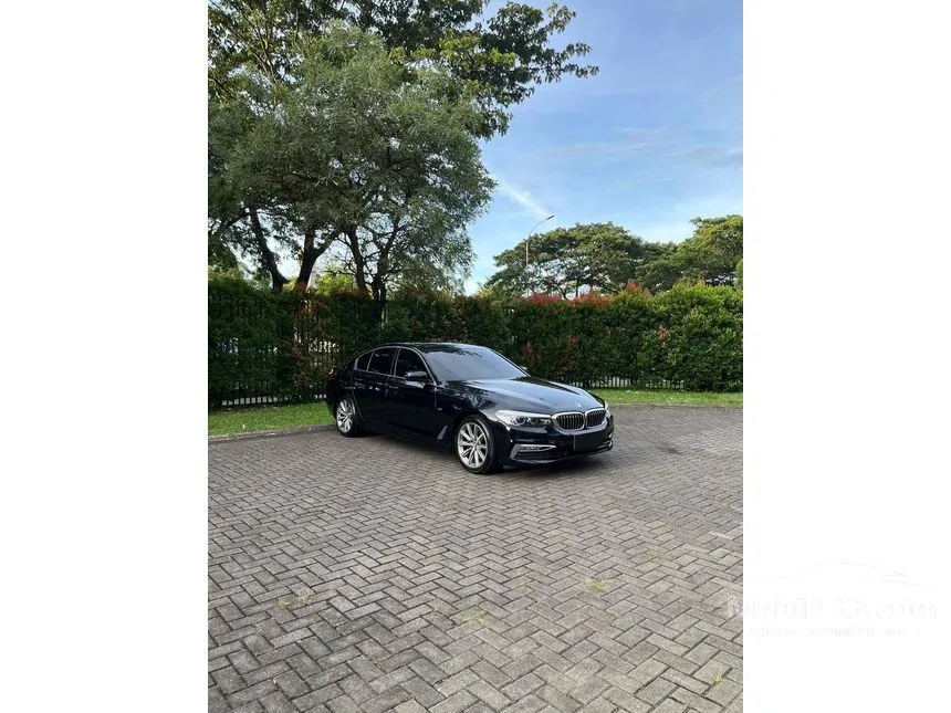 2018 BMW 520i Luxury Sedan