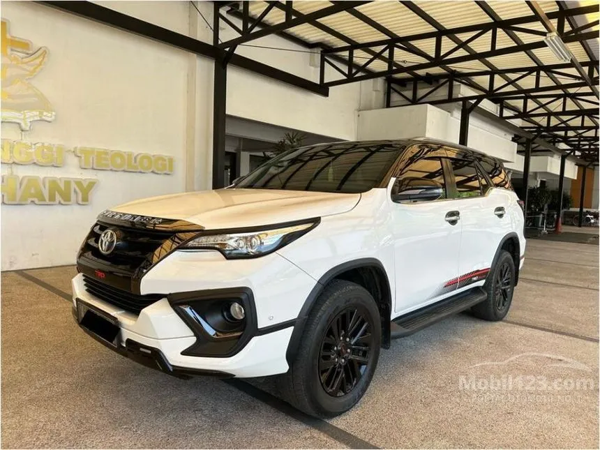 Jual Mobil Toyota Fortuner 2020 TRD 2.4 di Jawa Timur Automatic SUV Putih Rp 460.500.000