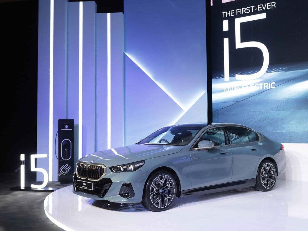 BMW i5 Ramaikan Pasar Mobil Listrik Mewah Indonesia, Pengumuman Harga April 2024