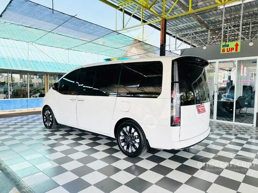 2022 Hyundai Staria Premium Van