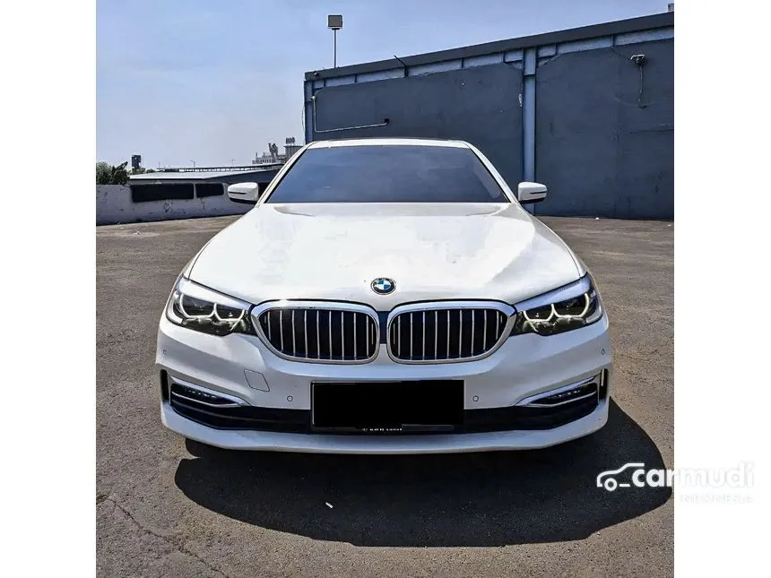 2018 BMW 530i Luxury Sedan