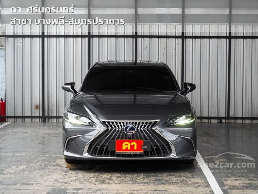 2022 Lexus ES300h Grand Luxury Sedan