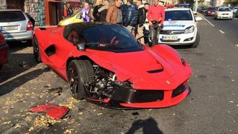 Menyedihkan Melihat LaFerrari Kecelakaan