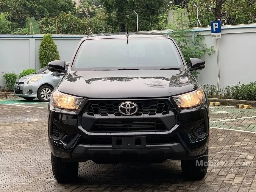 2025 Toyota Hilux E Double Cab 4X4 Pickup