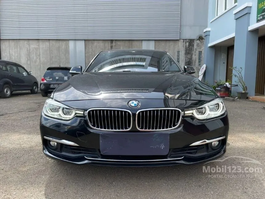 Jual Mobil BMW 320i 2018 Luxury 2.0 di DKI Jakarta Automatic Sedan ...